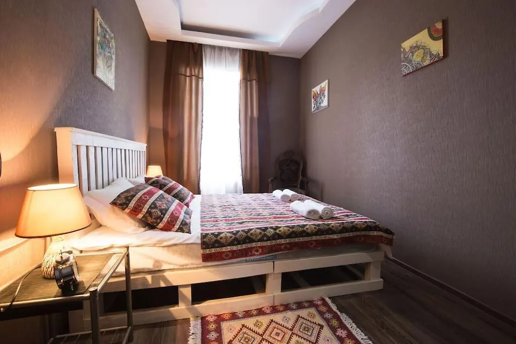Theatre Inn Old تبليسي
